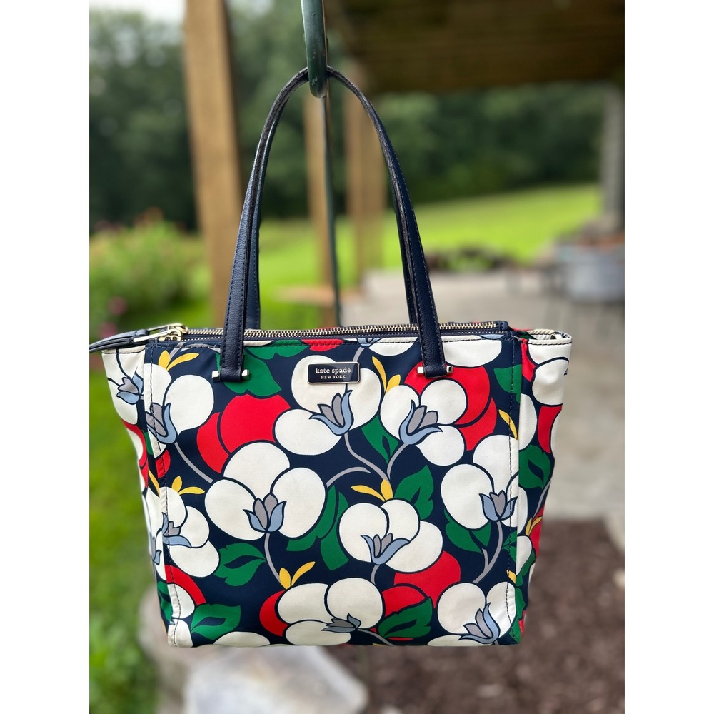 Kate Spade New York Dawn Breezy Floral Triple Gusset Shoulder Bag
Nylon Navy